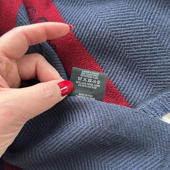 ð¥Last drop!ð¥Gucci Wool and Silk Scarf - Picture 6 of 6